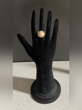 Elegant Gold Toned Cocktail Ring Faux Pearl Cream Colored Center